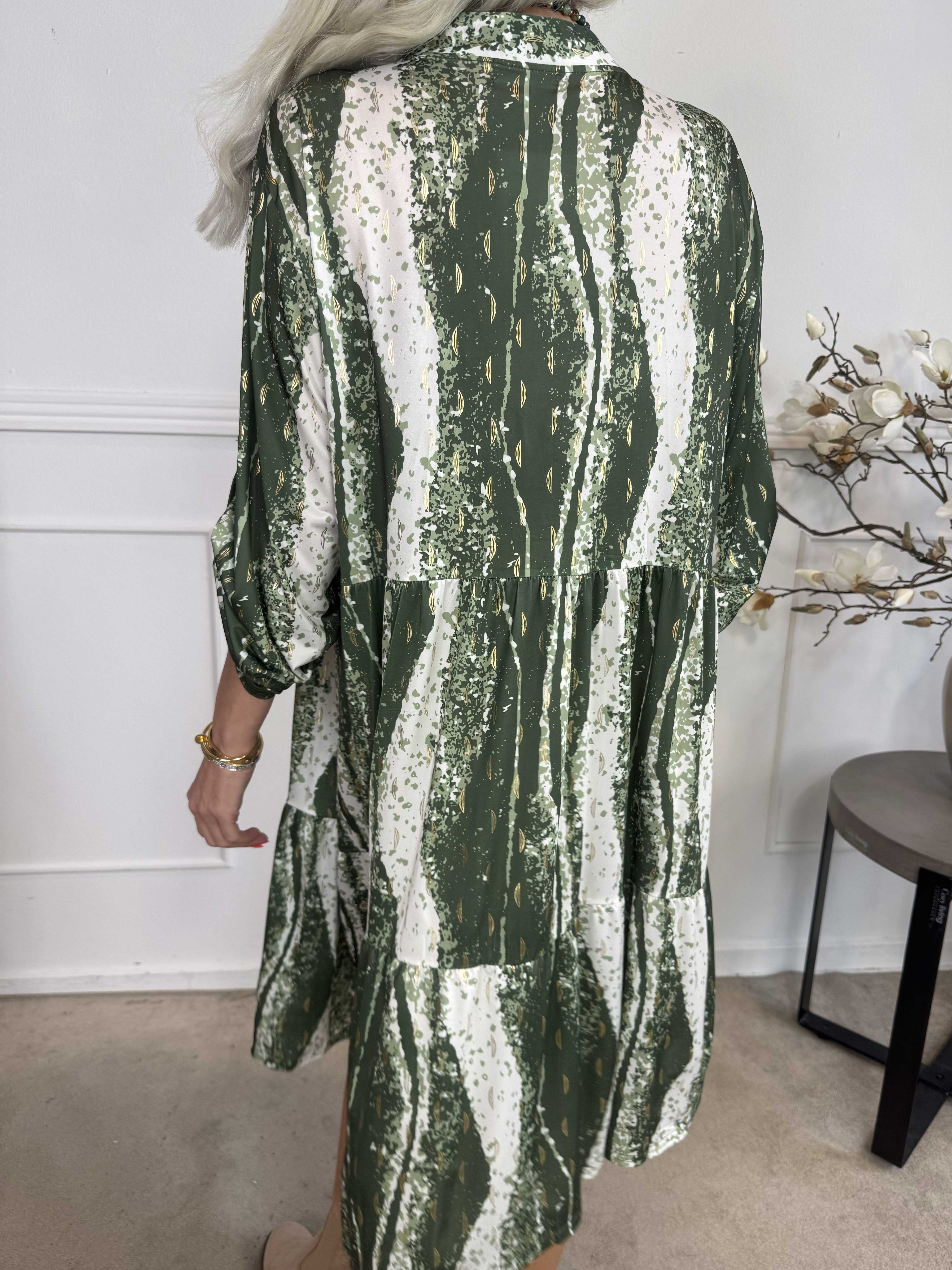 Milano Wave Midi - Kjole med mønster og lag på lag look